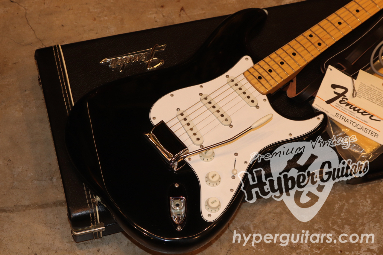 Fender '75 Stratocaster - ブラック / メイプル - ハイパーギターズ