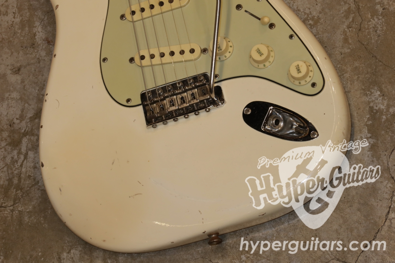 Fender '62 Stratocaster - ホワイト / スラブローズ - ハイパー