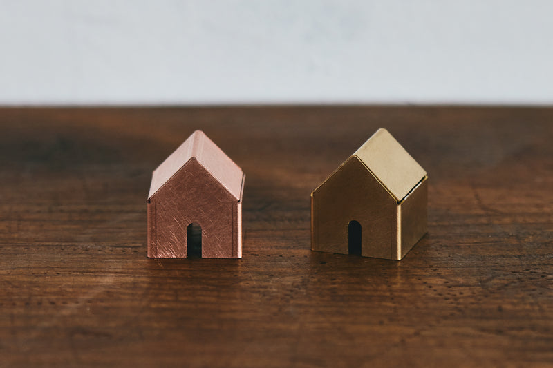 Ori（オリ）のOri House copper 花瓶に入れる小さな家のオブジェ 銅