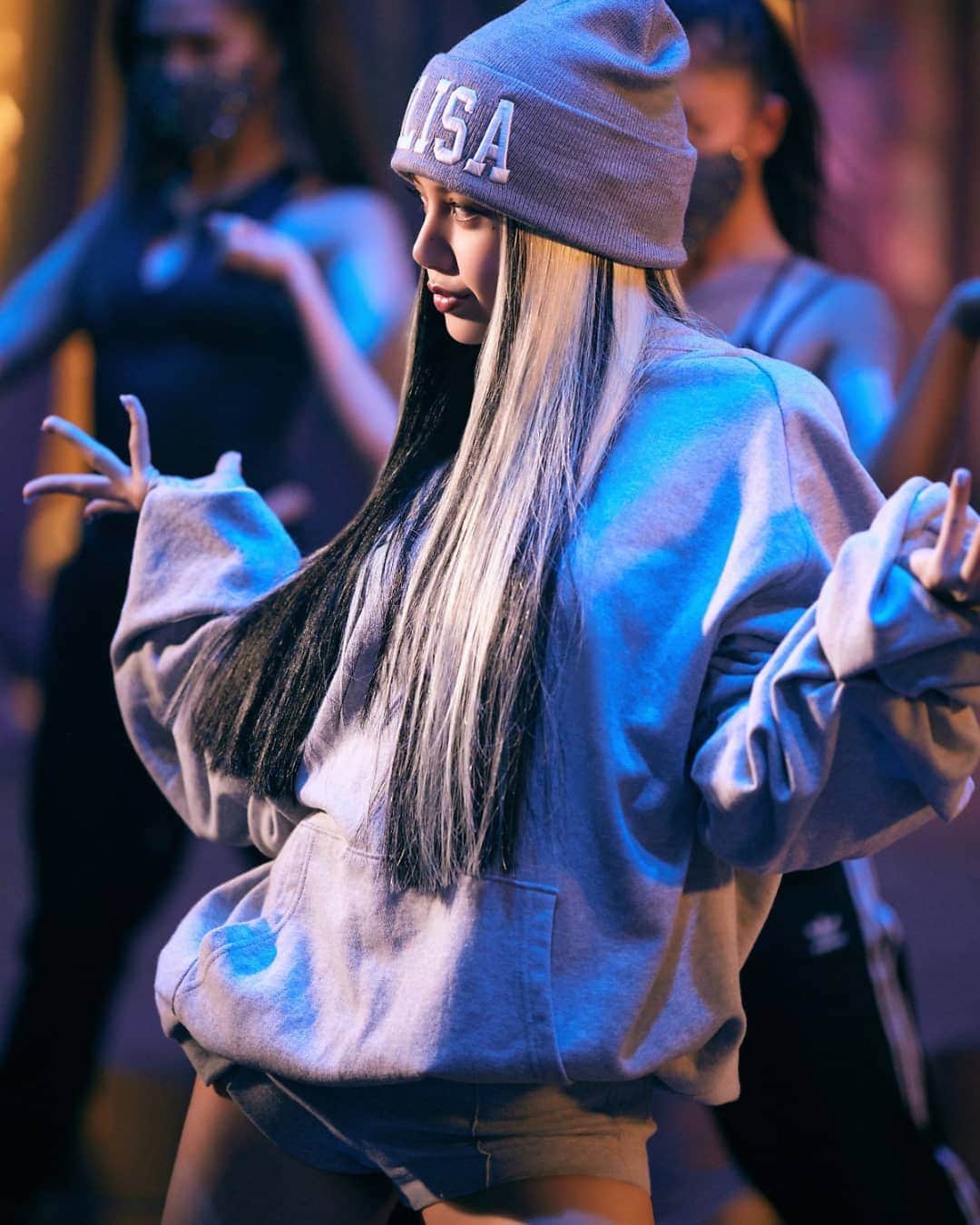 BLACKPINKリサ セリーヌ トリンオフ エンブロイダリーニット帽