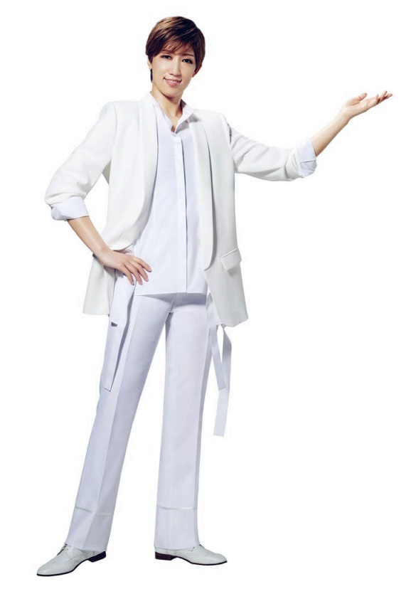 岩谷産業、宝塚歌劇団 宙組トップスターの「真風 涼帆」さんを新