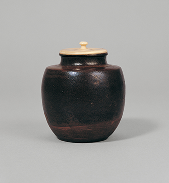 唐物肩衝茶入 銘 師匠坊｜収蔵品の紹介「出光コレクション」｜出光美術館