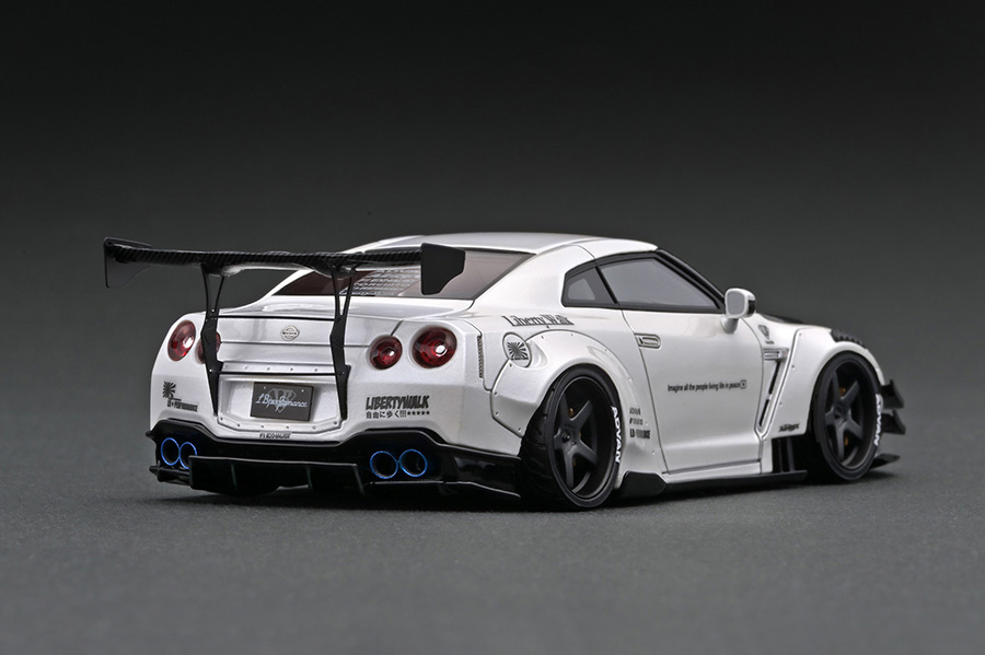IG2553 1/43 LB-WORKS Nissan GT-R R35 type 2 White With Ms. Chisaki
