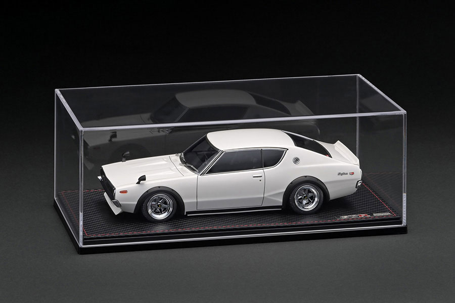 IG3453 1/18 NISSAN Skyline 2000 GT-R (KPGC110) White With Display