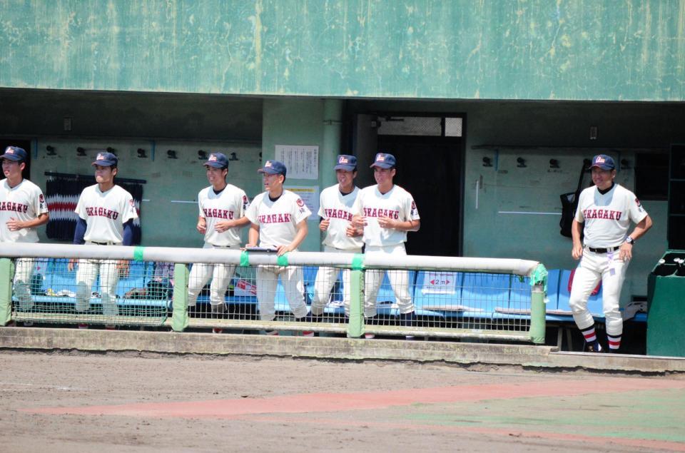浦和学院 旧ユニホームで挑む特別の夏「気持ちも違う」大勝で4回戦