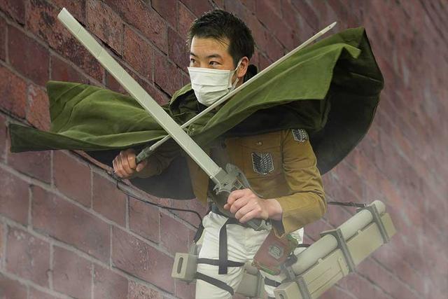 ユニバーサルスタジオ 進撃の巨人 立体機動装置 フィギュア アクリル