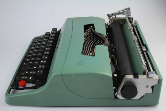 QZERTY Typewriter Olivetti Lettera 32, Vintage Typewriter Olivetti