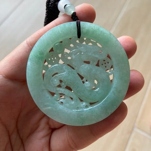 中国龍翡翠ペンダント、ライトグリーン、天然グレードA翡翠、ビルマ