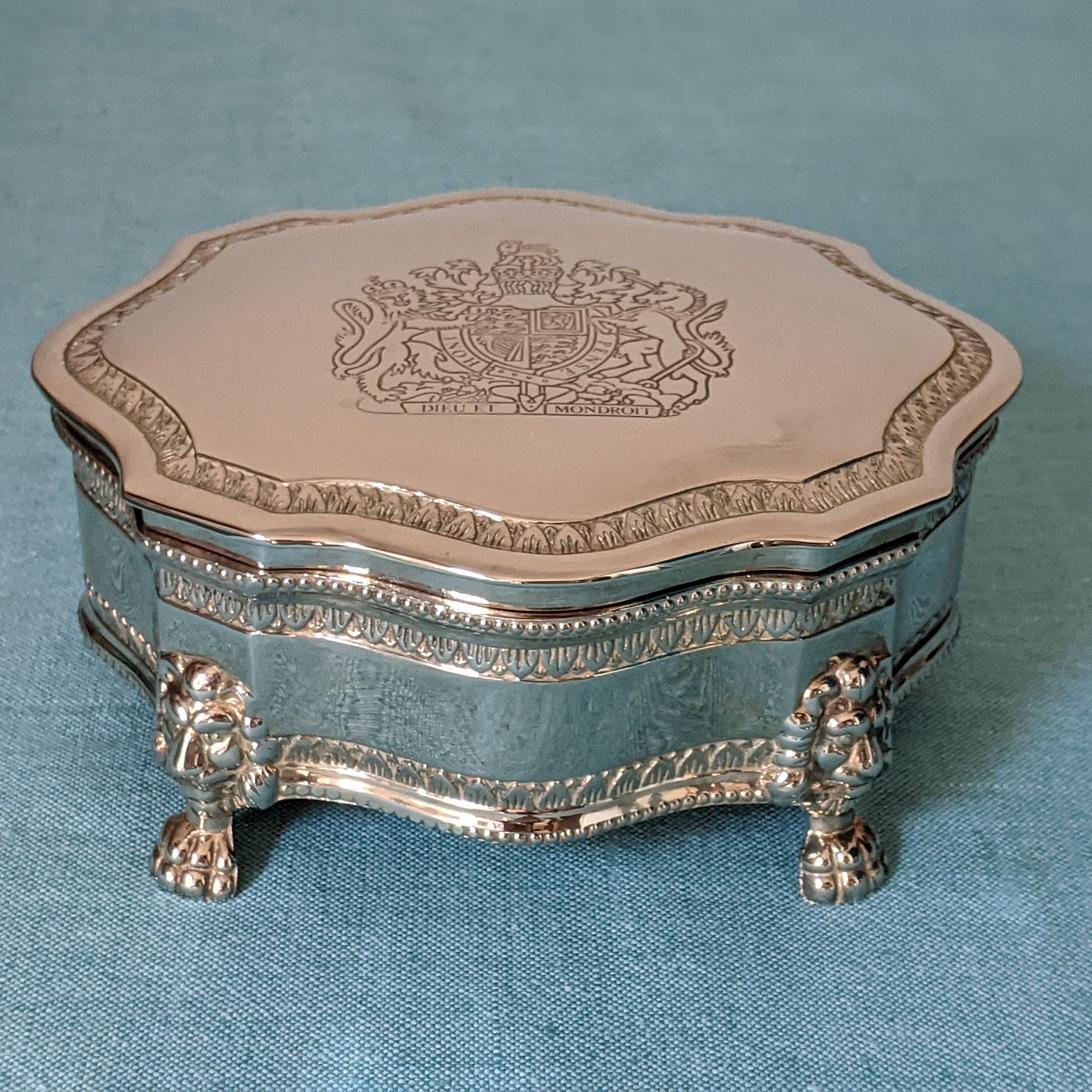 14 イギリス系アメリカ人のヴィンテージボタン紋章（手芸素材／手芸