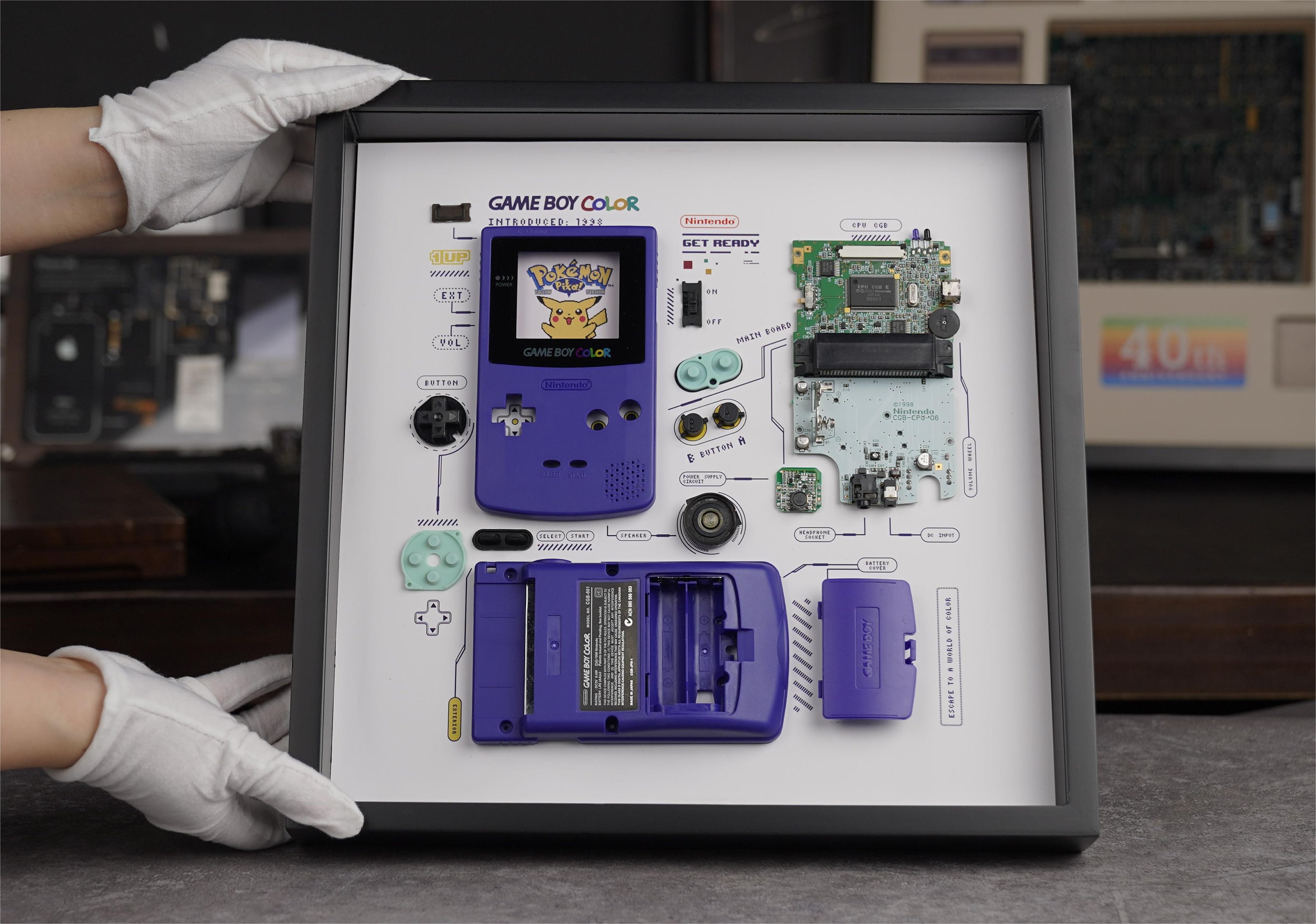 額入り任天堂ゲームボーイカラーアート：分解されたゲーム機の壁飾り