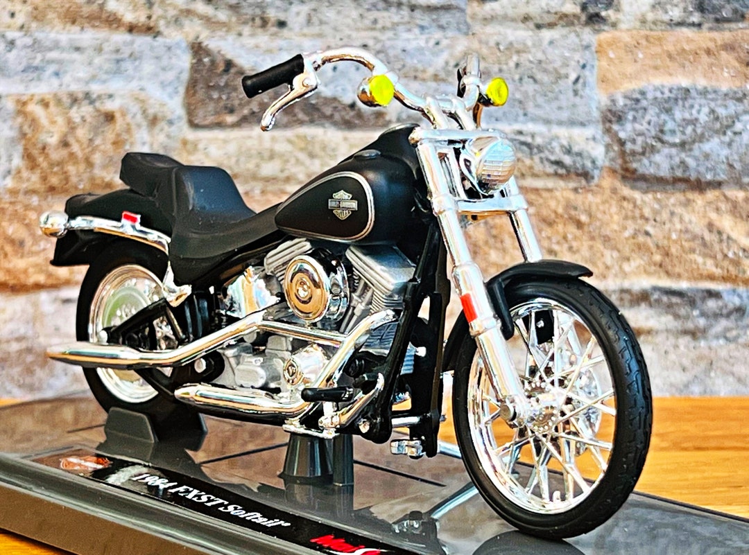 Harley Davidson 1984 FXST Softail, Scale 1/18 Model Motorcycle, 1