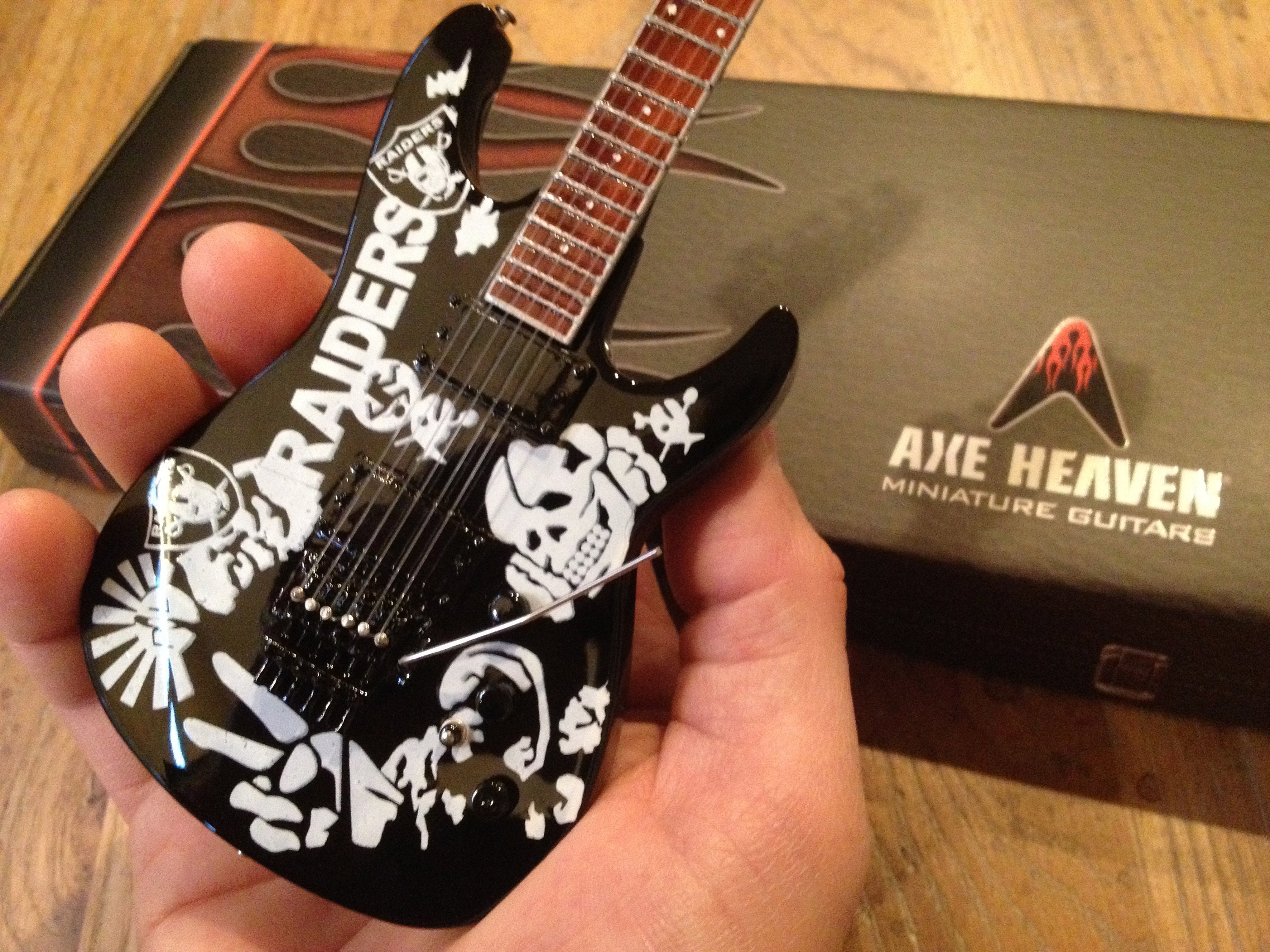 スレイヤー コレクタブル - ジェフ・ハンネマン ESP レイダーズ ギター