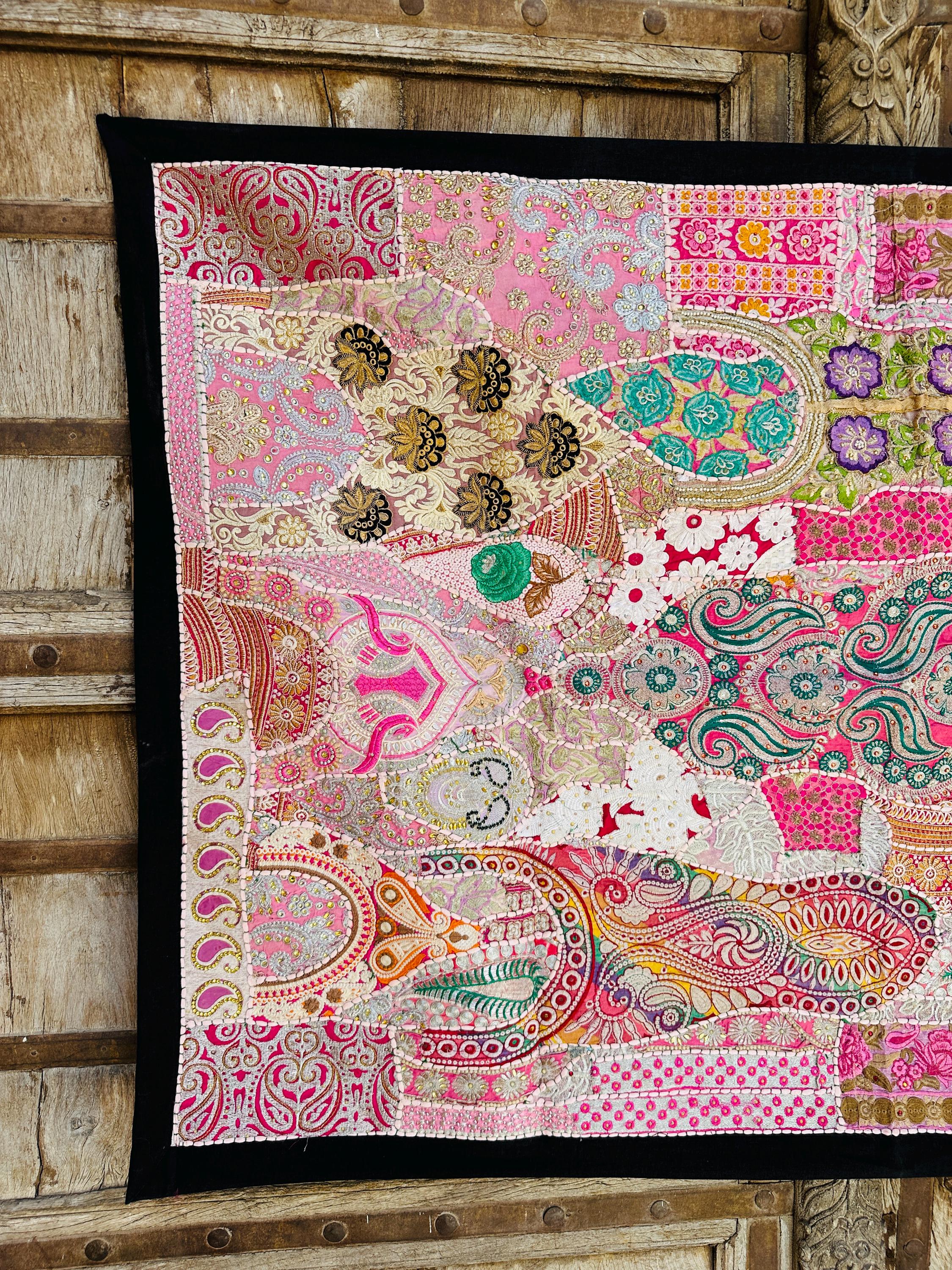 インドのタペストリー、マルチパッチワークビーズランナー、重厚な刺繍