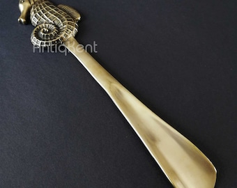 ロング木製靴べら – 30インチ パイン材仕上げ、アンティーク真鍮