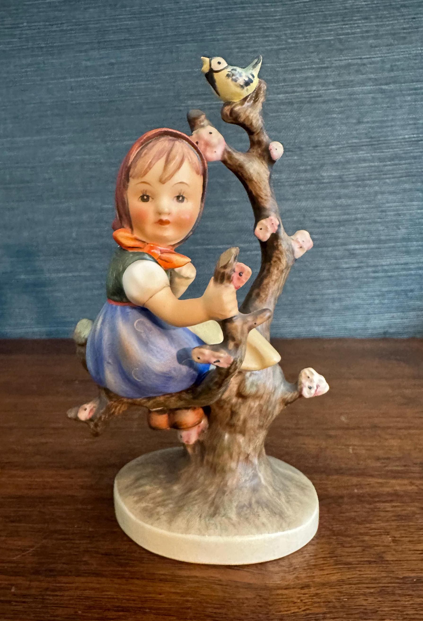 Vintage Hummel Figurine: Apple Tree Girl #141/1 (TMK3) - Etsy Israel