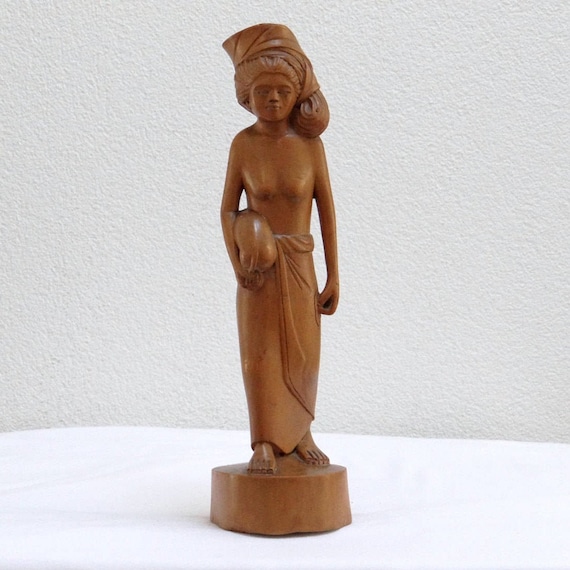 アートデコ風女性像の金属彫刻 アートデコ風女性像の金属彫刻 - メルカリ