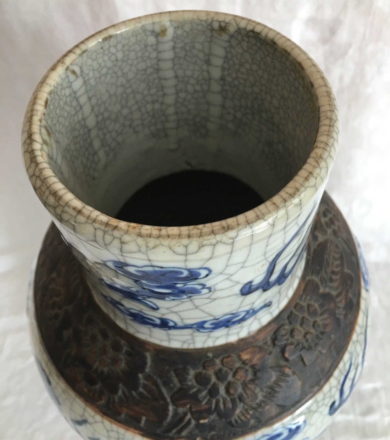 ひび割れ模様の青い花瓶 壺 中国？ ひび割れ模様の青い花瓶 壺 中国