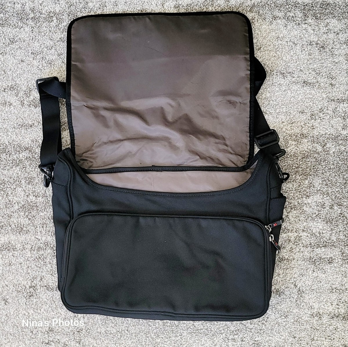 Victorinox Werks WT 2.0 Lightweight Travel Messenger Horizontal