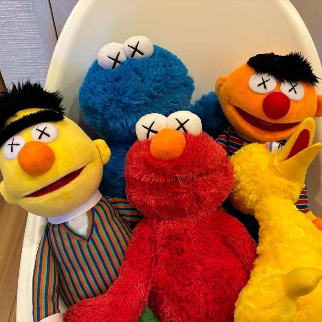 Kaws x セサミストリート エルモ KAWS x SESAME STREET “Vinyl Figures