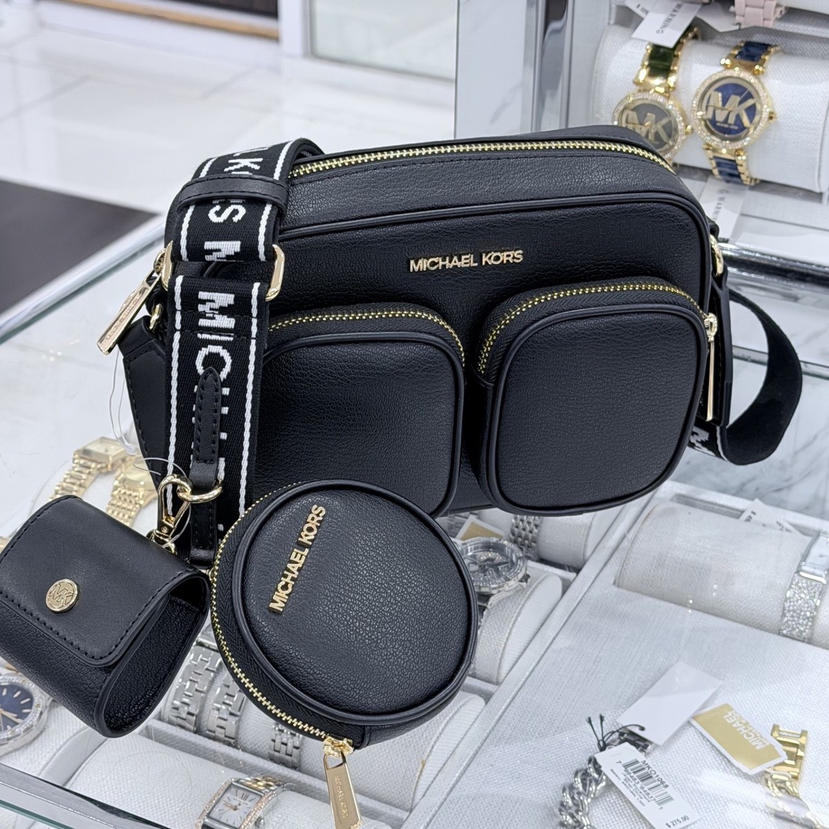 Michael Kors Jet Set Item MD Pocket Crossbody Tech Attached