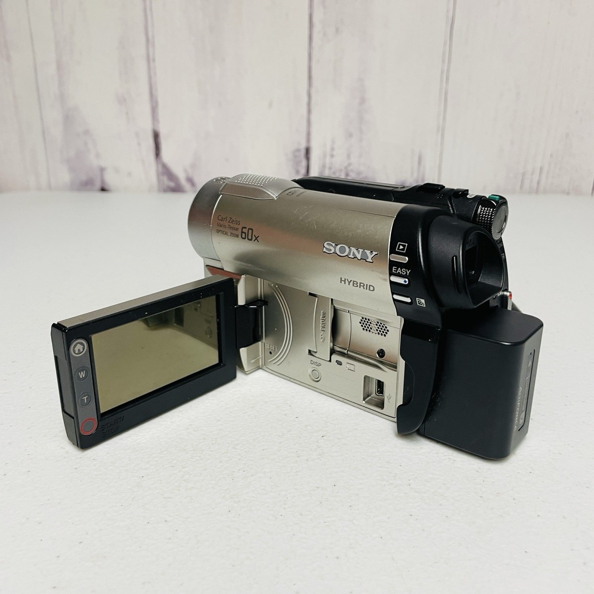 Sony Handycam DCR-DVD650/DVD 60x Optical 2000x Dig Zoom Digital