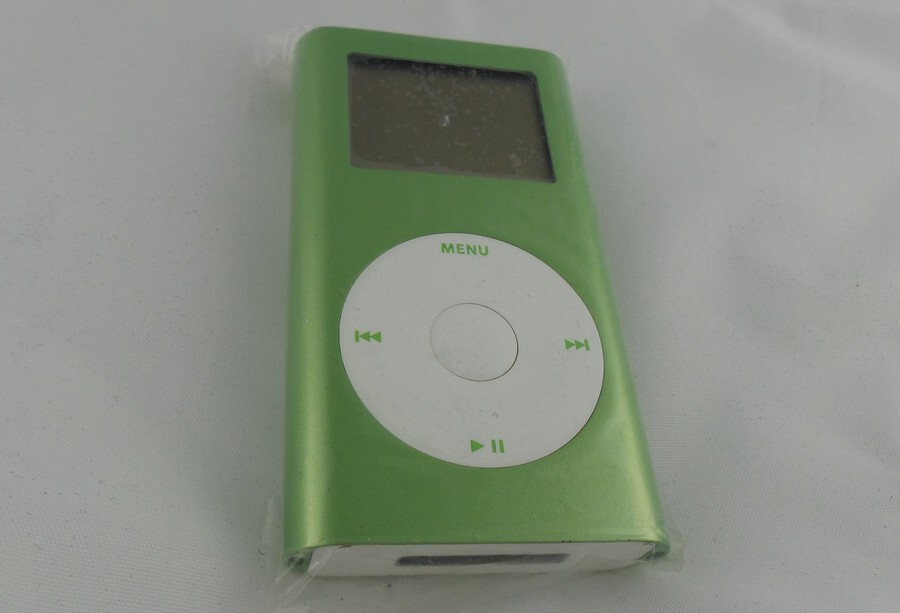2005 Apple iPod mini A1051 4 GB - 2nd Generation - Green (M9806LL