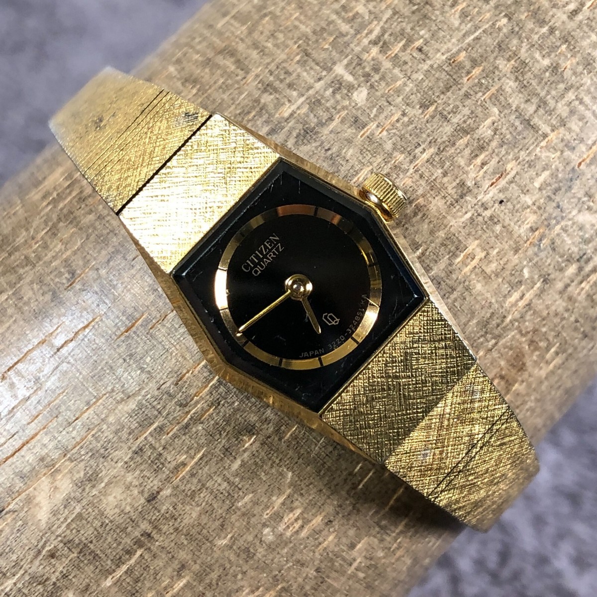 Vintage Citizen CQ Women 3220-322231 Hexagonal Black Dial Gold