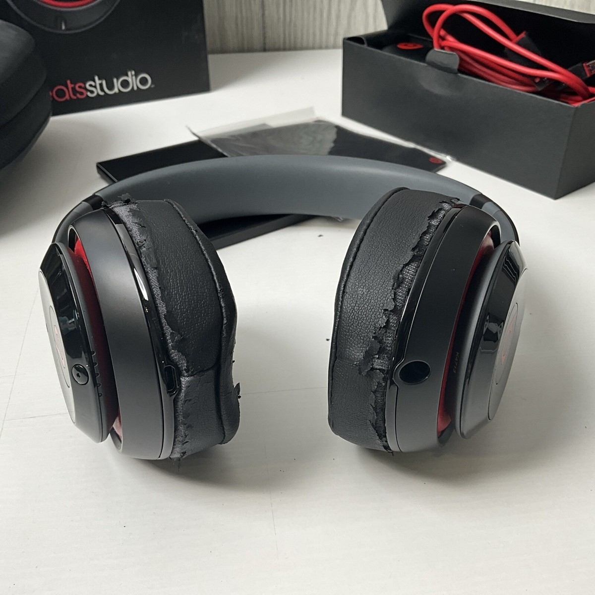 Beats Studio 2.0 Wired Over Ear Headphones Black With Case Cables