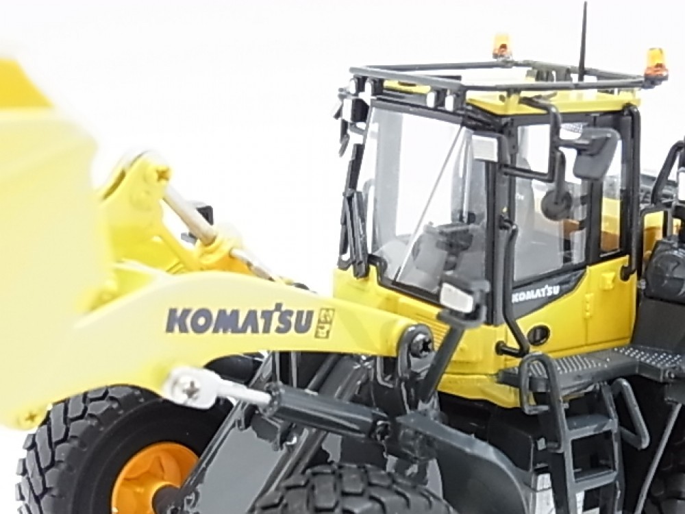 KOMATSU WA 470-8 Diecast Wheeled Loader, 1:50, Universal Hobbies