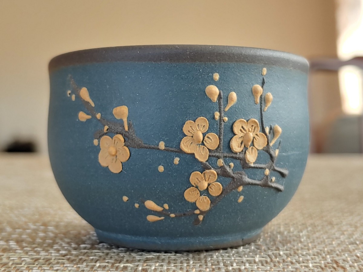 吴晨霞紫砂黑星土堆塑梅花龙蛋壶Group Chinese Yixing Zisha Clay