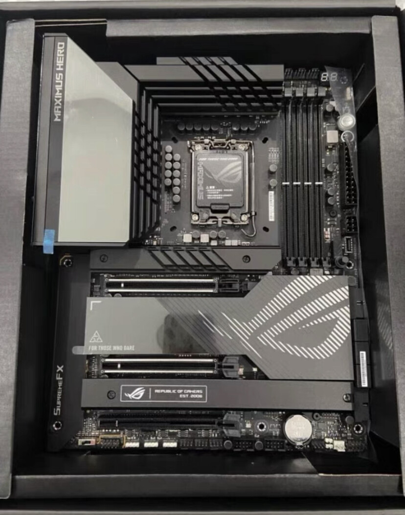 ASUS ROG MAXIMUS Z790 HERO Motherboard Support Intel i9-13900K
