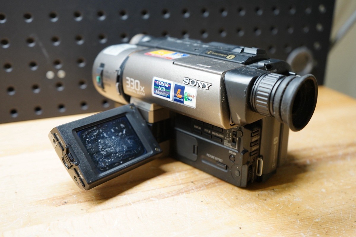 N) Sony CCD-TRV46 Hi8 Cassette Analog Handycam Vision Camcorder