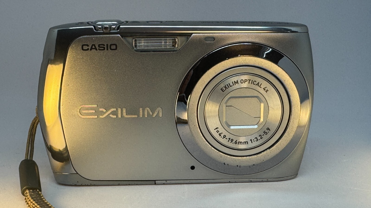 Casio EX-Z370 Compact Camera Silver - Tested - Japan Seller Near