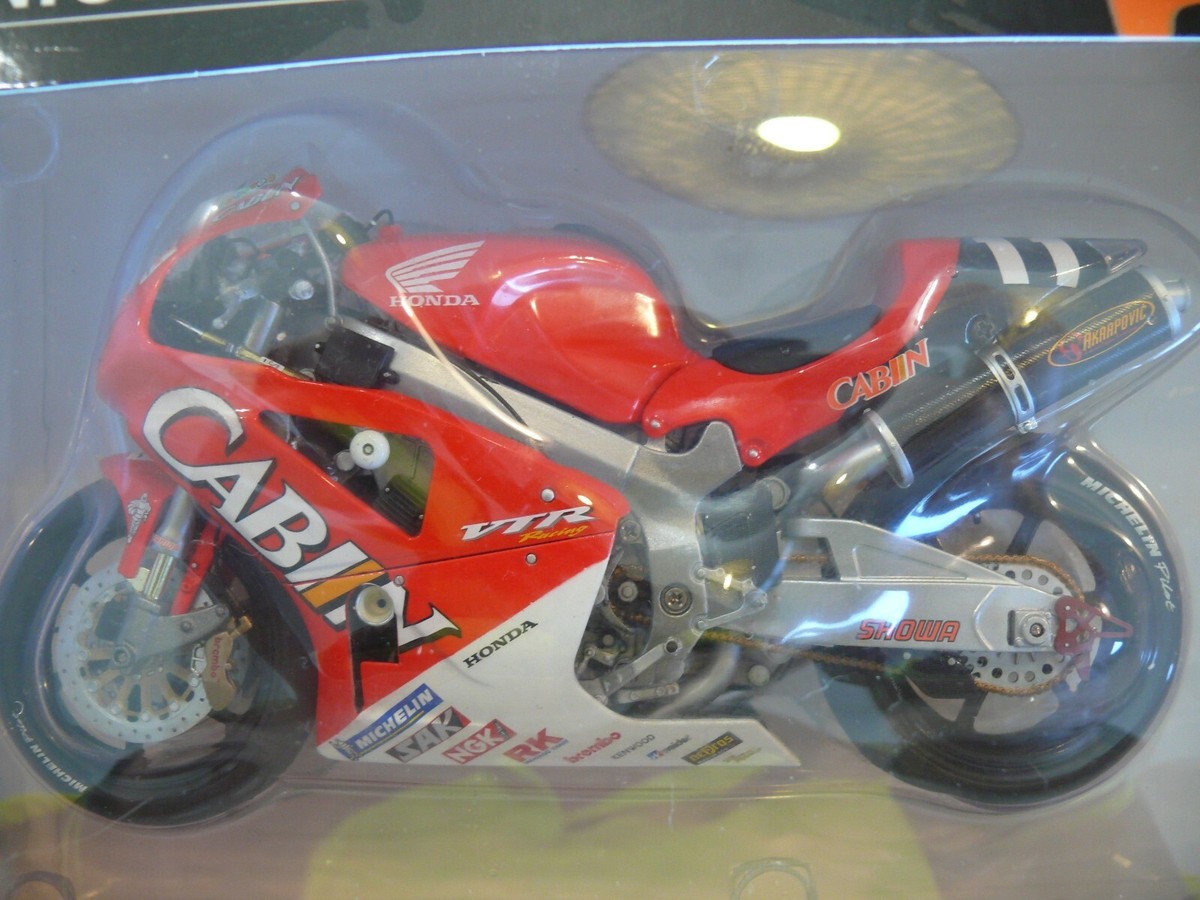 1/12 Minichamps Valentino Rossi Collection - 2001 Suzuka 8 Hour