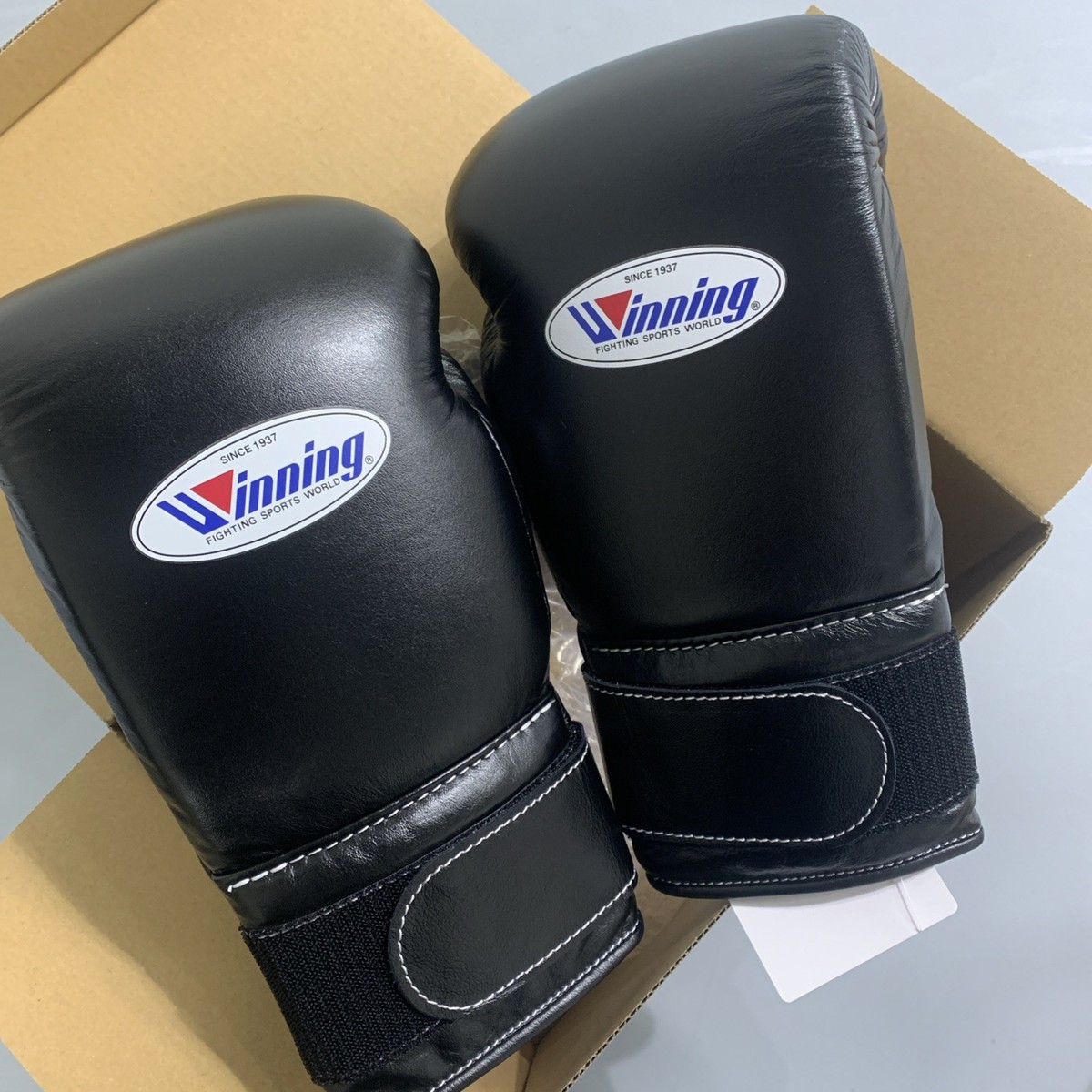 新品 未開封 Winning ボクシンググローブ 14 oz 紐式 黒 winning