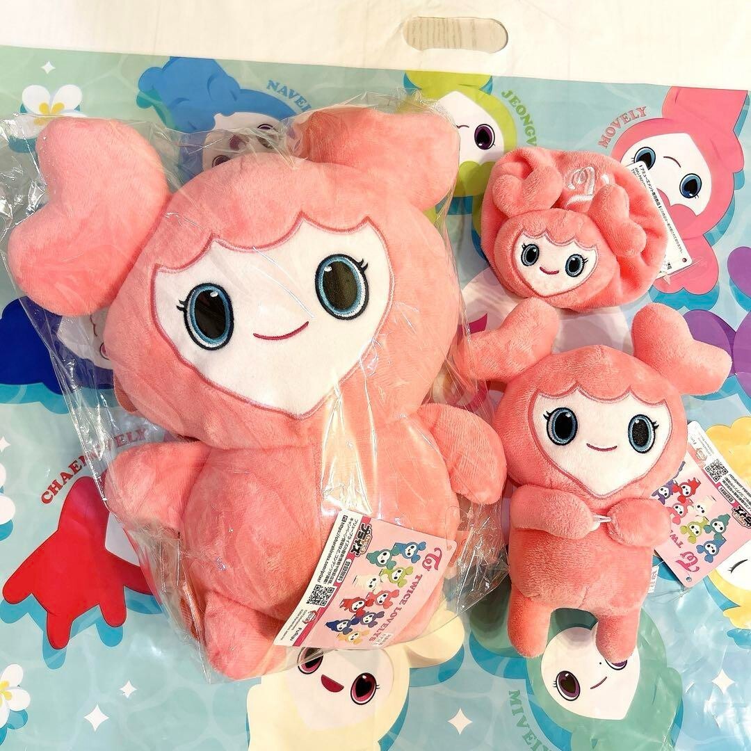 TWICE モモ ラブリー ベビー モブリー ぬいぐるみ バッジ マスコット