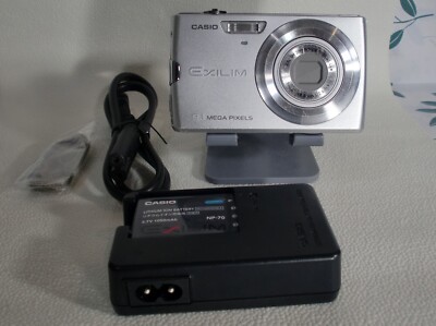 CASIO EXILIM ZOOM EX-Z250,f/2.6,9.3MP,4x,3in,Silver, Excellent