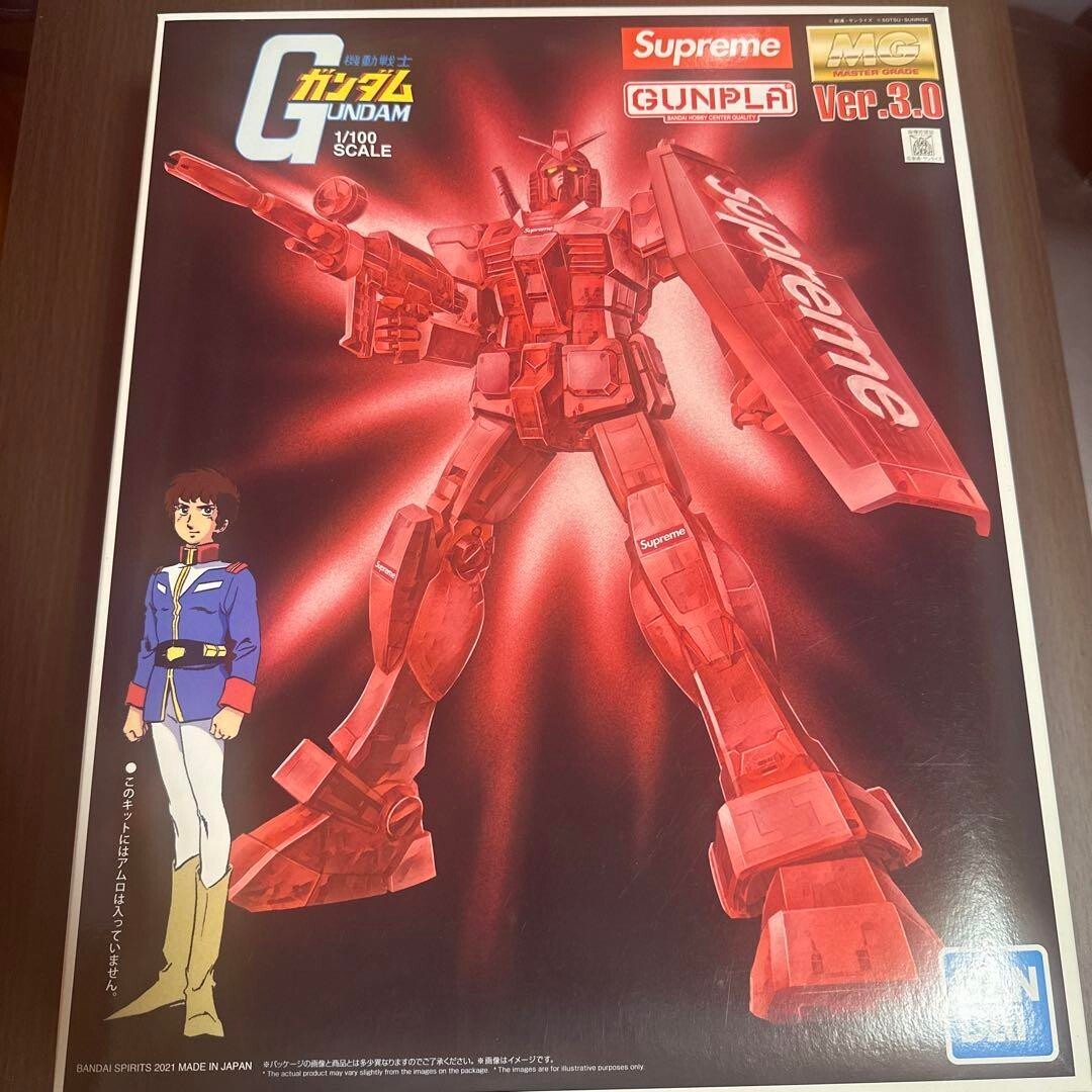 シュプリームGUNDAM Ver.3.0 1/100 スケール Supreme MG 1/100 RX-78