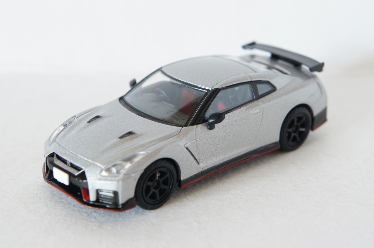 TOMICA LIMITED VINTAGE NEO NISSAN GT-R NISMO 2017 Model LOG-ON