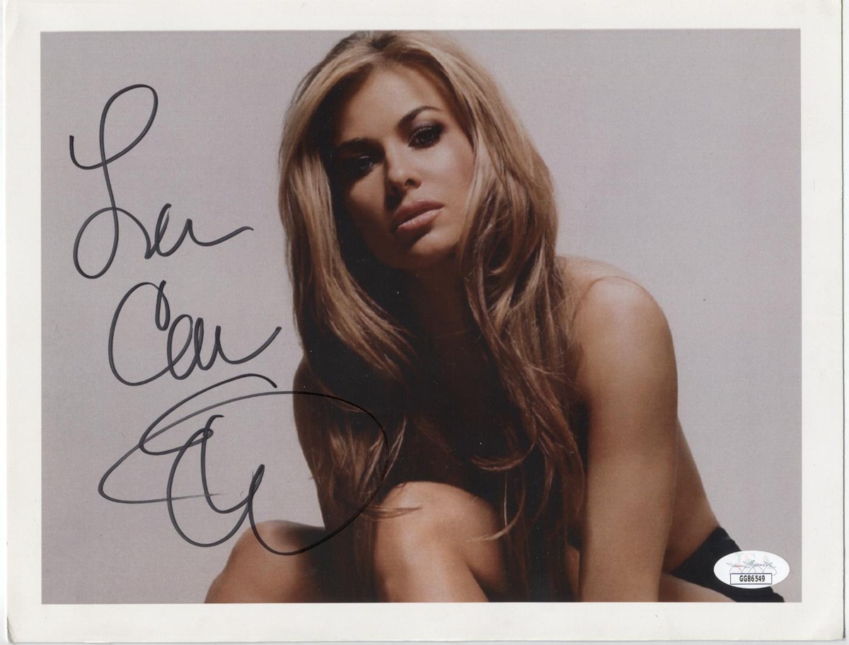 Carmen Electra Actress Autographed 8.5