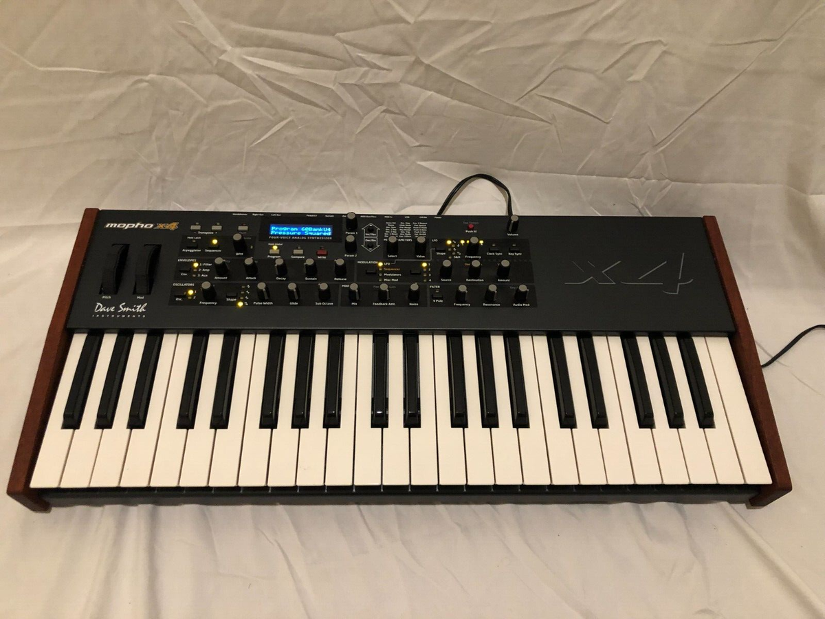 Dave Smith Instruments Mopho アナログシンセサイザー