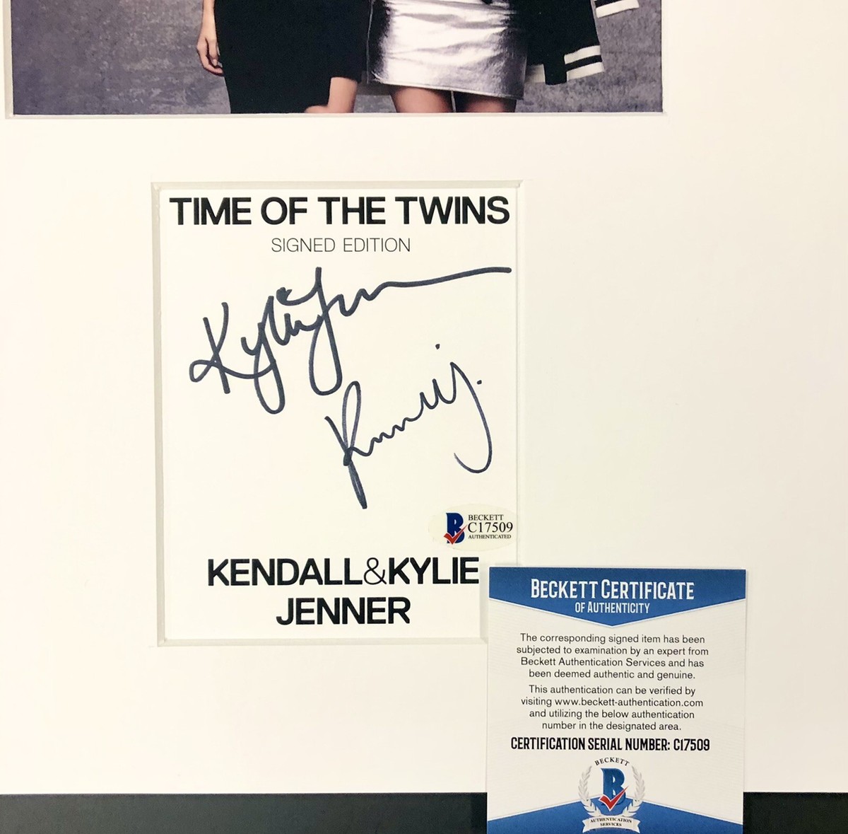 Kylie & Kendall Jenner サイン￼！Kardashians Kylie & Kendall
