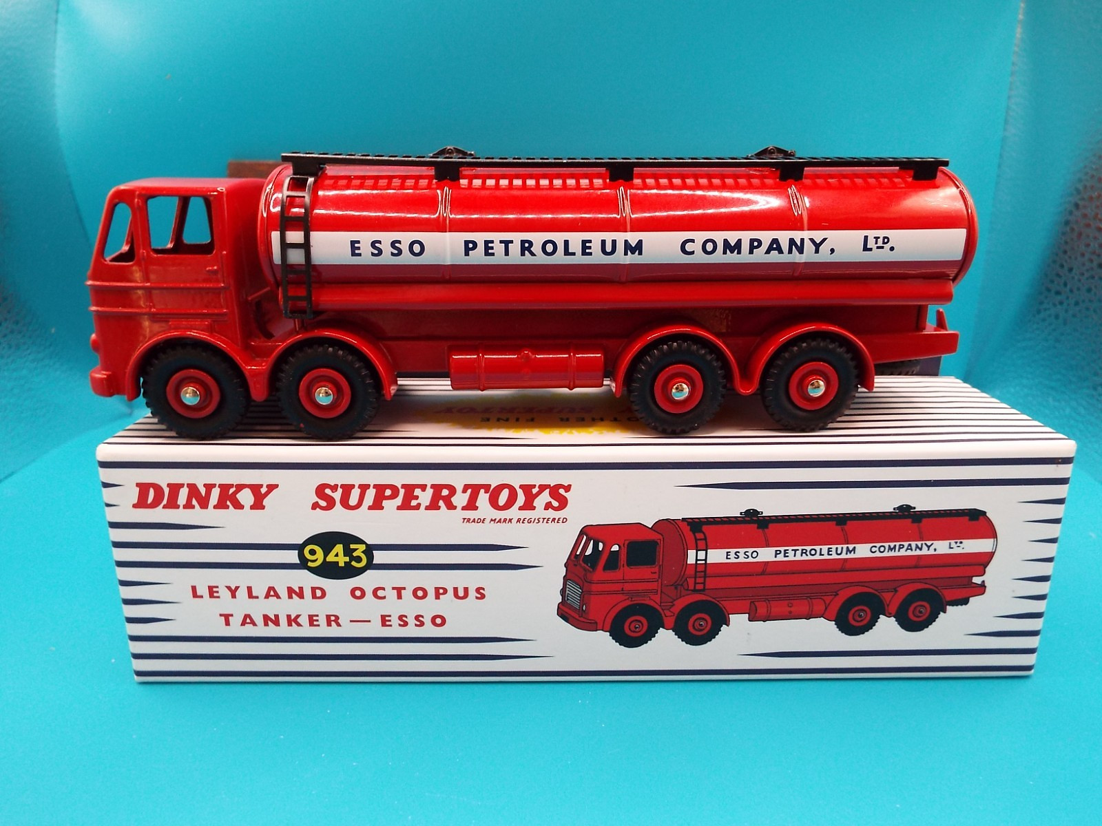 Dinky 943, Leyland Octopus Tanker - Free Price Guide & Review