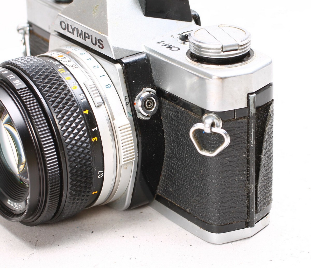 OLYMPUS OM-1 35MM FILM SLR CAMERA W/ ZUIKO 50MM F/1.8 LENS - NO