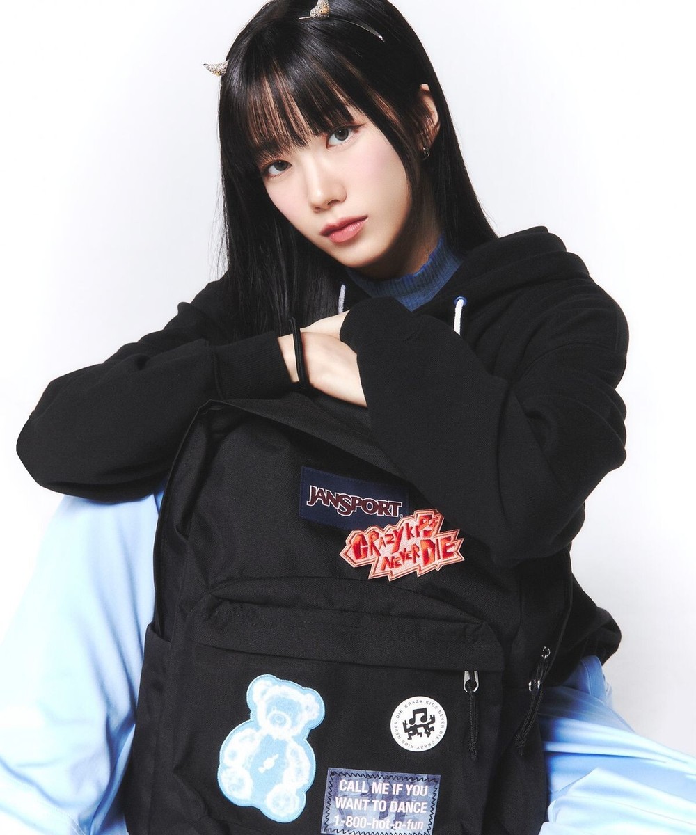 LE SSERAFIM x JANSPORT Collab MERCH Superbreak Plus BackPack Crazy