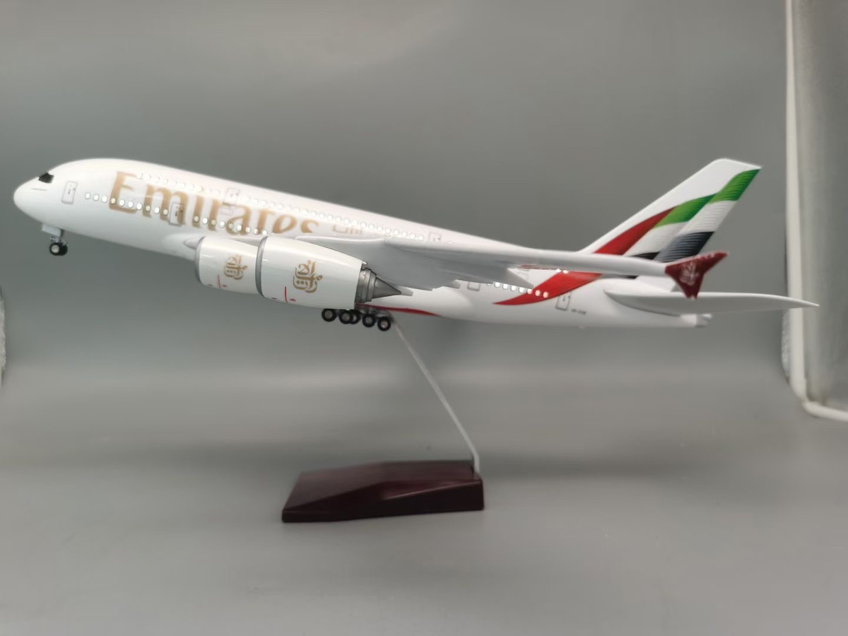 1:160 Emirates Airways A380 Plane Model / LED Light & Wheel