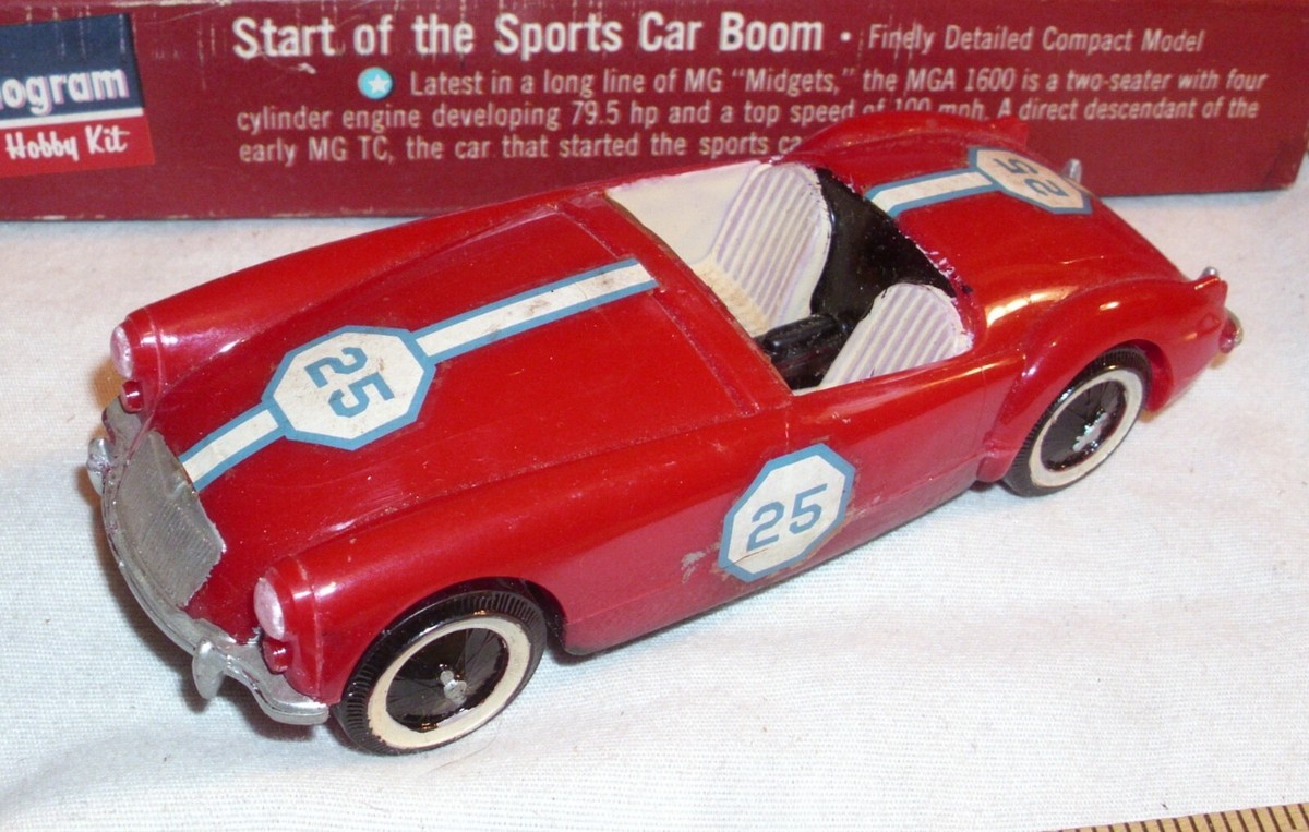 Monogram 1⁄32 Racing MGA Sports Car Monogram MGA 1/32