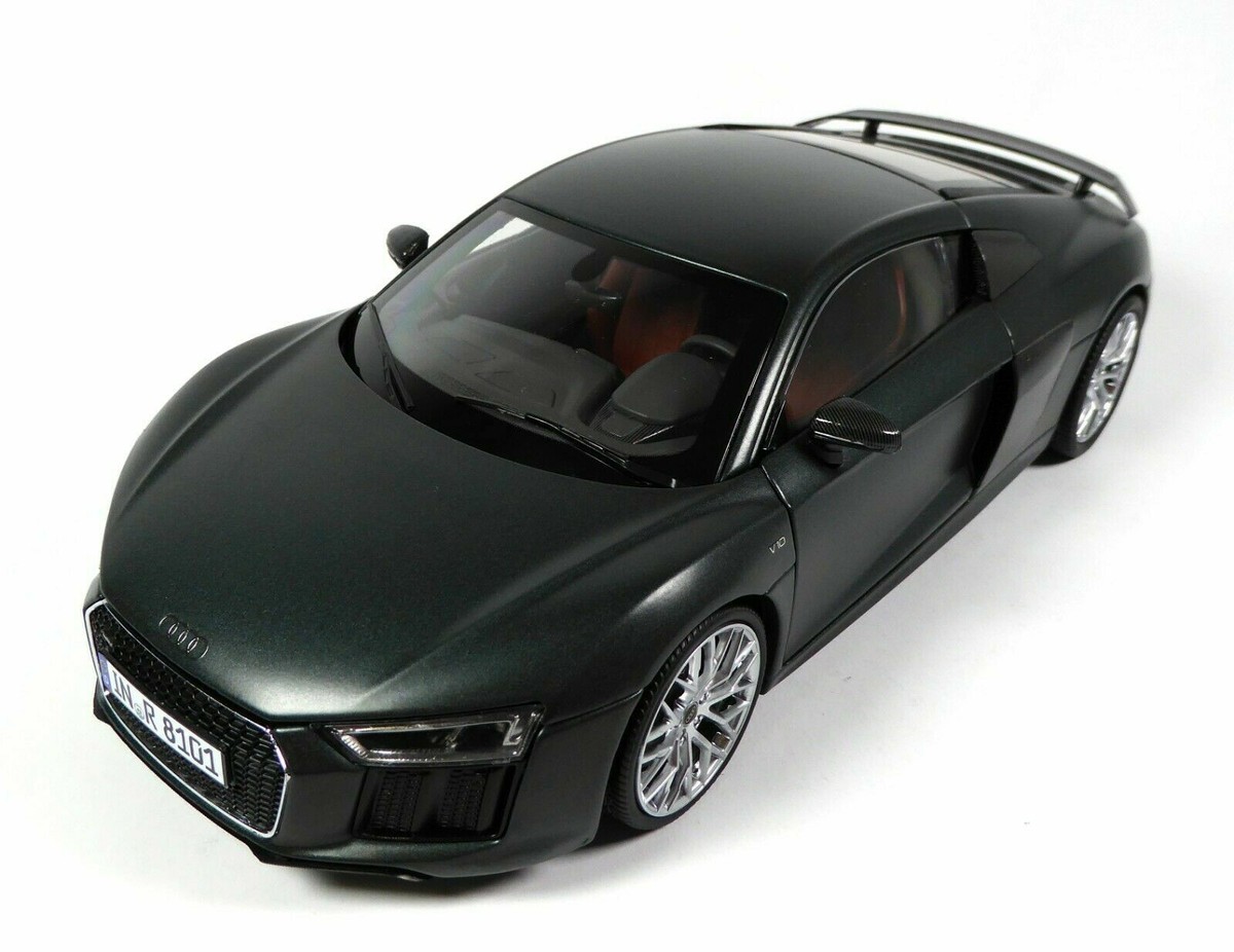 京商1/18 アウディAudi R8 V10 プラスクーペ カモフラグリーン 京商1/18