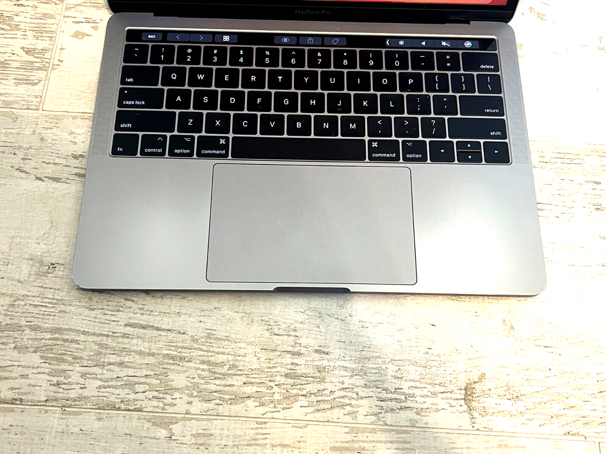 Apple Macbook Pro 13 inch A1989 SEQUOIA 16GB Quad Core i5 256GB