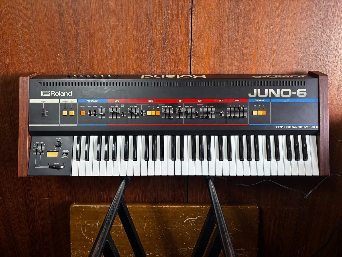 Roland Juno-6 polyphonic analog synthesizer w/ case ju6 Juno 60
